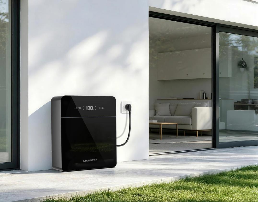 MARSTEK VENUS E 4.0 Batería Solar Inteligente de 5 kWh 12 » Suministro de sistemas solares y soluciones energéticas para empresas | Exportación internacional Suministro de sistemas solares y soluciones energéticas para empresas | Exportación internacional https://www.greengoldgdp.com/producto/marstek-venus-e-4-0/ Green Gold GDP MARSTEK VENUS E 4.0 instalado junto a una vivienda con conexión Plug & Play para almacenamiento de energía solar residencial.