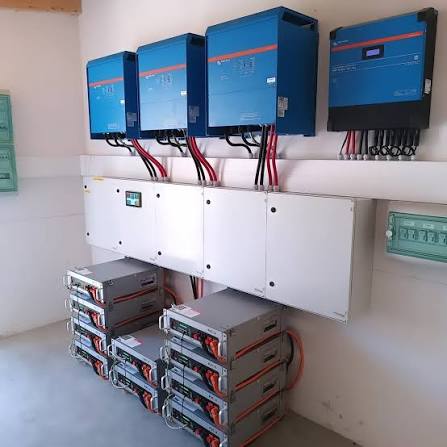 GG-BUS 4000 PLUS | Sistema Victron 4 kW · 10,24 kWh 4 » Suministro de sistemas solares y soluciones energéticas para empresas | Exportación internacional Suministro de sistemas solares y soluciones energéticas para empresas | Exportación internacional https://www.greengoldgdp.com/producto/gg-bus-4000-plus-victron-4kw-10-24kwh/ Green Gold GDP Dos baterías Pytes V5a LiFePO4 10,24 kWh GG-BUS 4000 PLUS